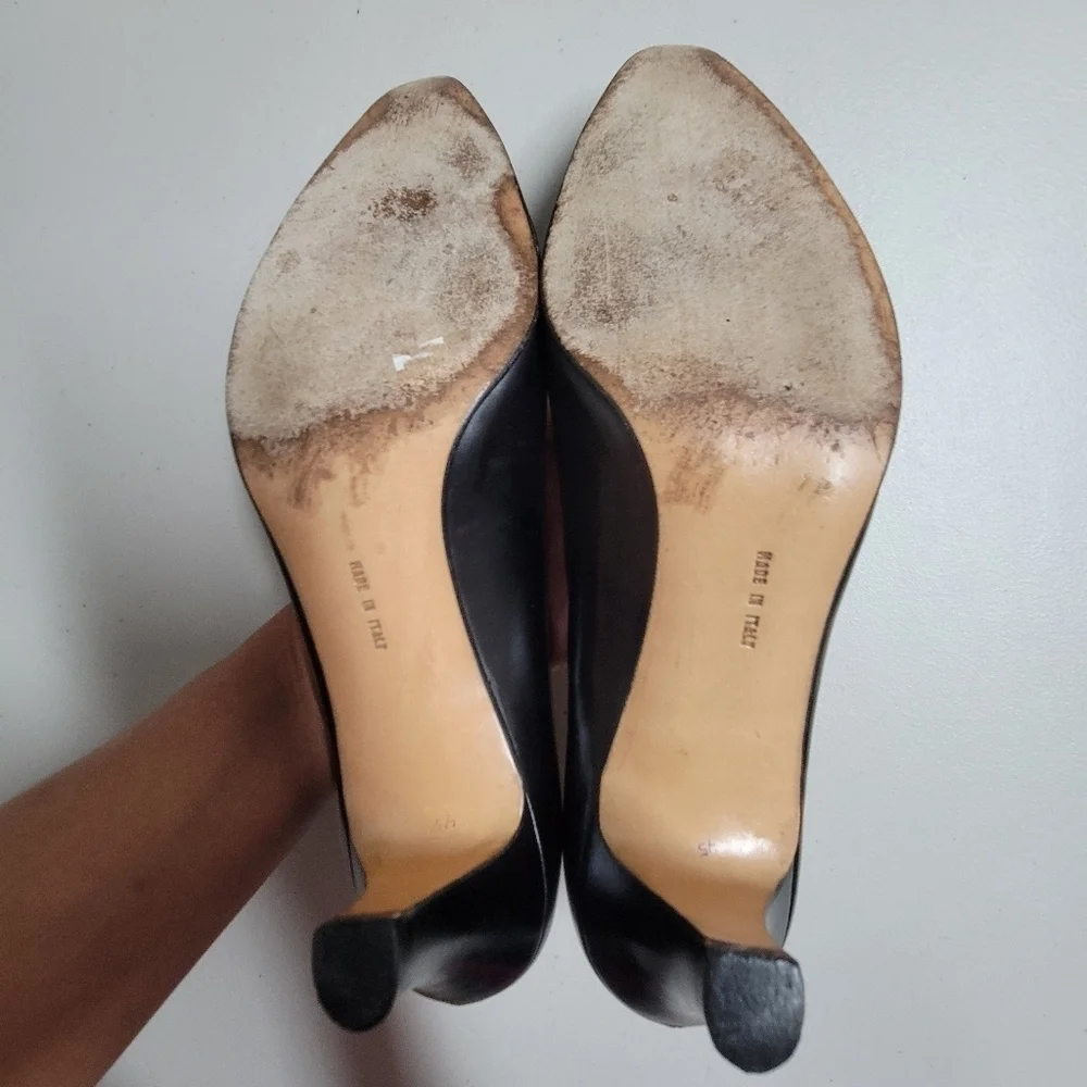 Salvatore Ferragamo Classic Leather Pump.